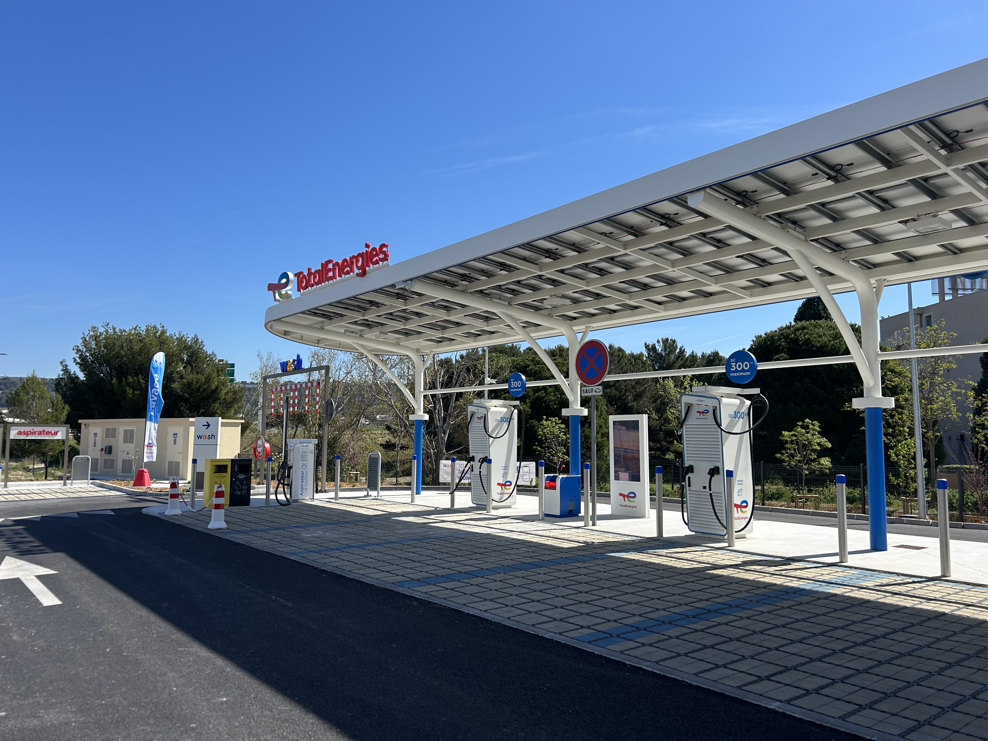 [Translate to English:] Station de recharge électrique ultra-rapide