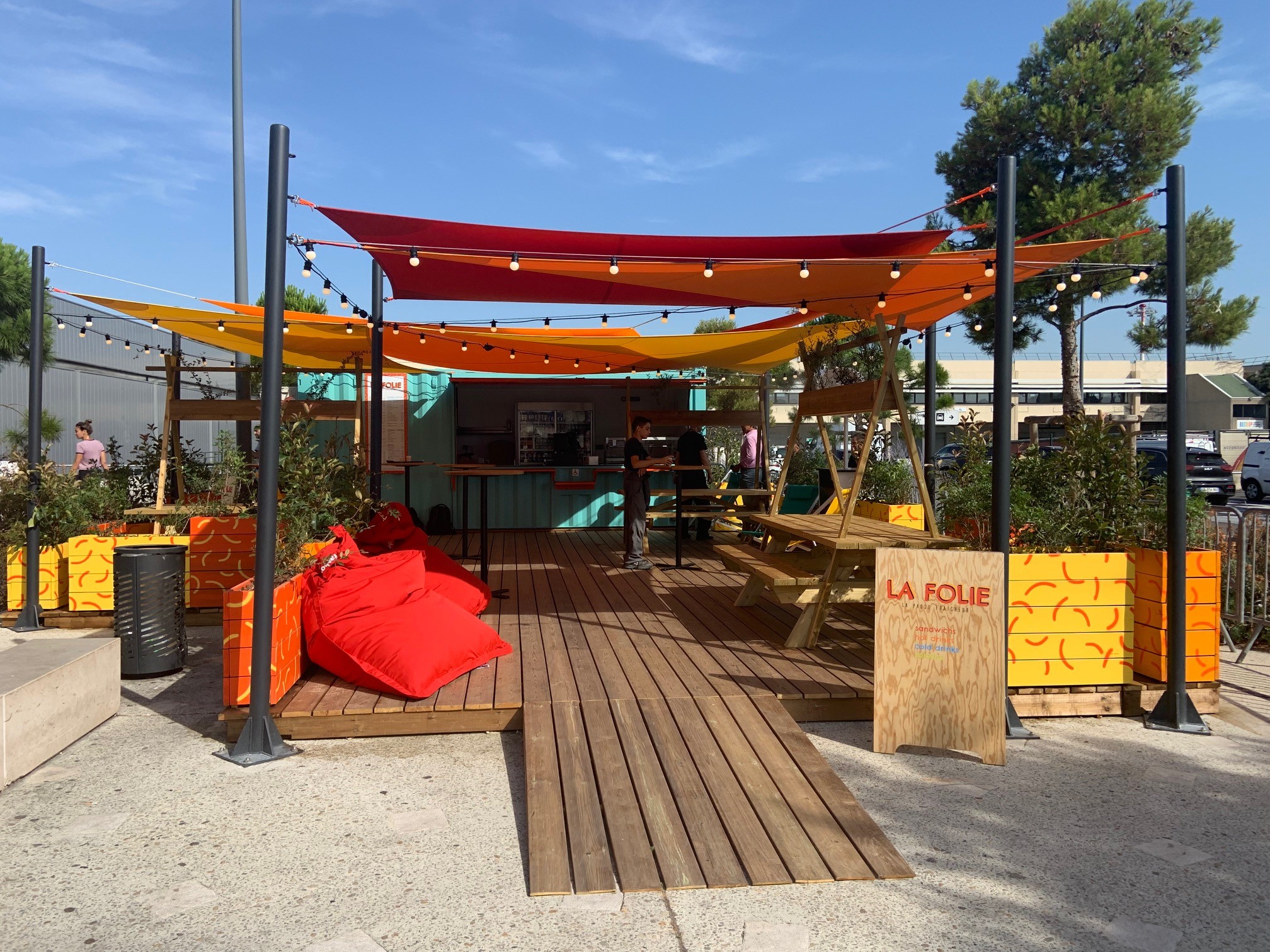 La folie parvis T2 Kiosque restauration La Folie