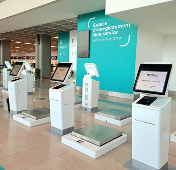 Bornes enregistrement à l'aéroport Bornes enregistrement à l'aéroport