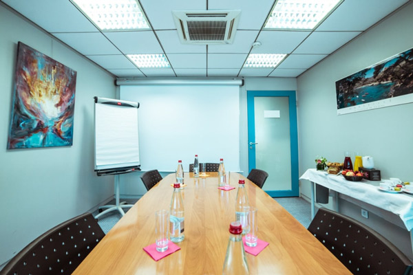 « Sormiou » meeting space - coworking, seminars Marseille Provence Airport « Sormiou » meeting space - coworking, seminars Marseille Provence Airport